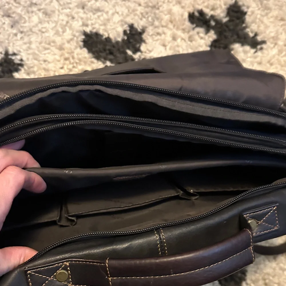 Samsonite | Colombian Leather Flap Over Messenger Bag
